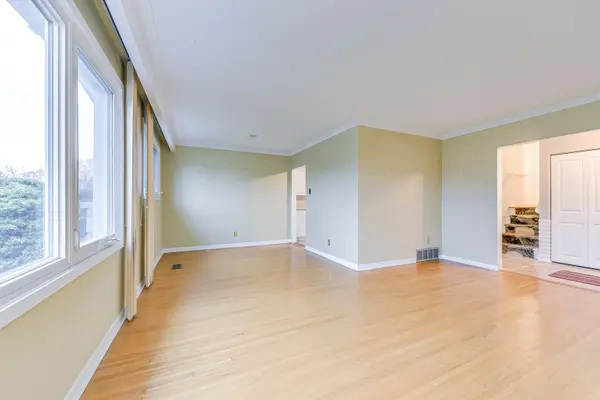 Burlington, ON L7N 3C5,664 Geneva Park DR