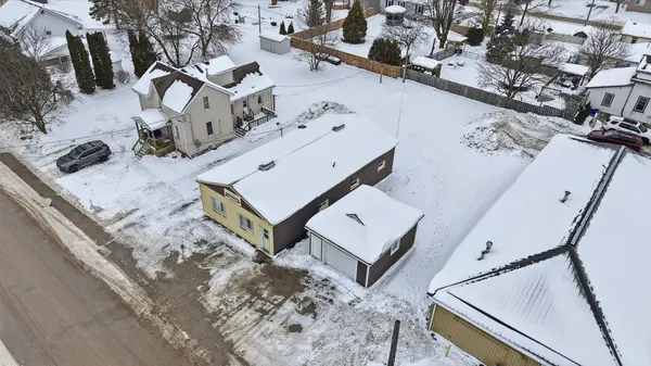 Minto, ON N0G 1Z0,10 Queen ST N