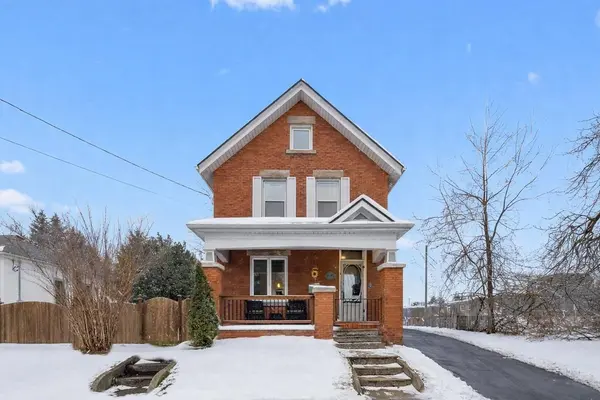 572 Woolwich ST, Guelph, ON N1H 3Y2