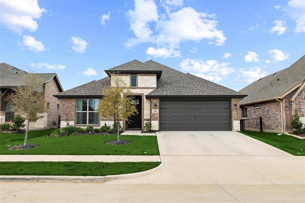 7737 Oakmeade Street, Joshua, TX 76058