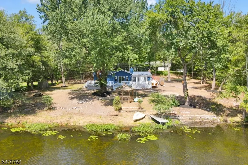 Hampton Twp., NJ 07860,121 W Shore Dr