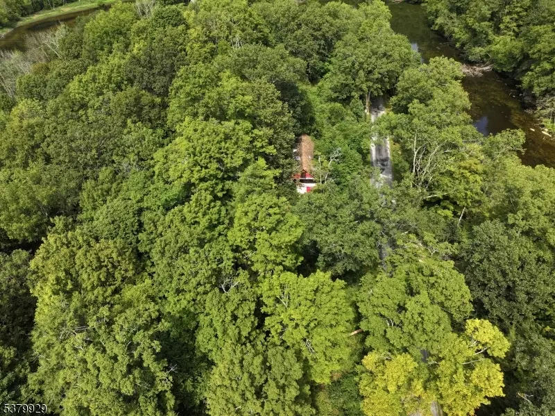 Frankford Twp., NJ 07826,20 Pines Rd