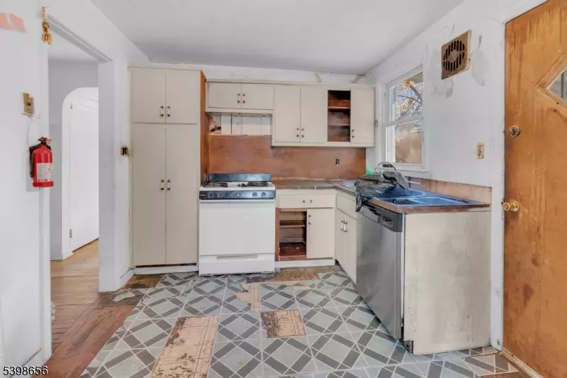 Irvington Twp., NJ 07111,141 Lenox Ave