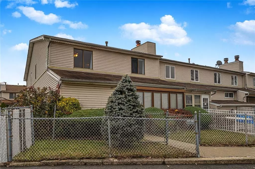 Staten  Island, NY 10314,22 Regis DR #75