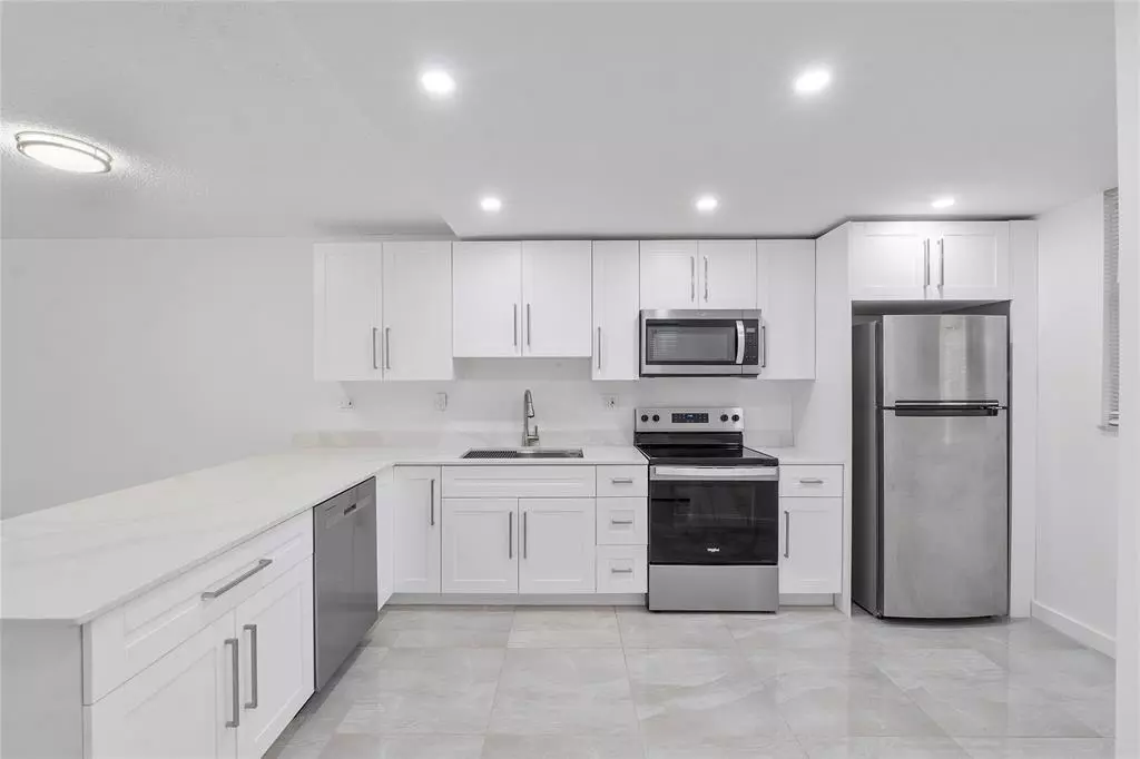 Lauderhill, FL 33319,3751 Environ Blvd #243