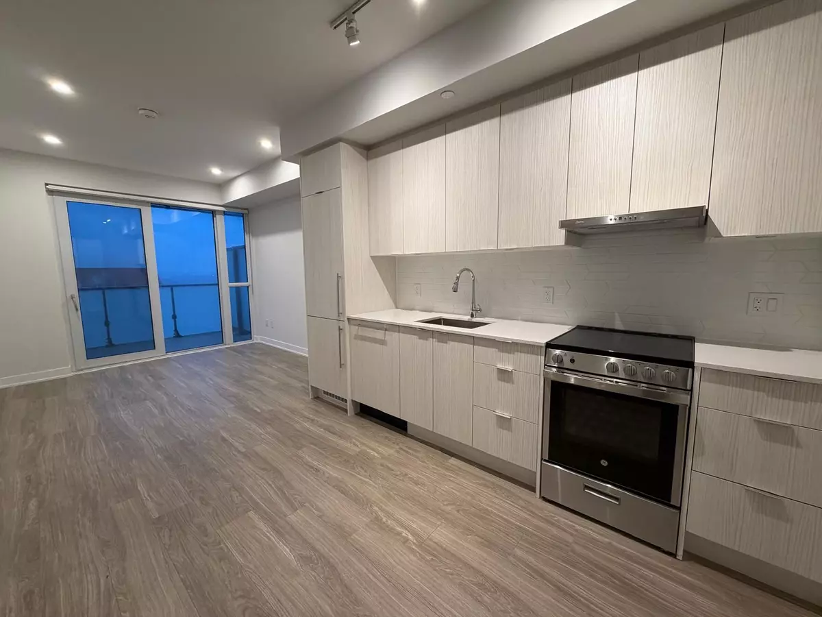 Mississauga, ON L5B 0L6,430 Square One DR #2209