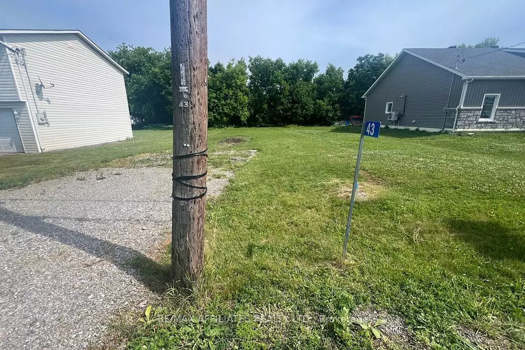 Montague, ON K7A 3E2,43 King ST