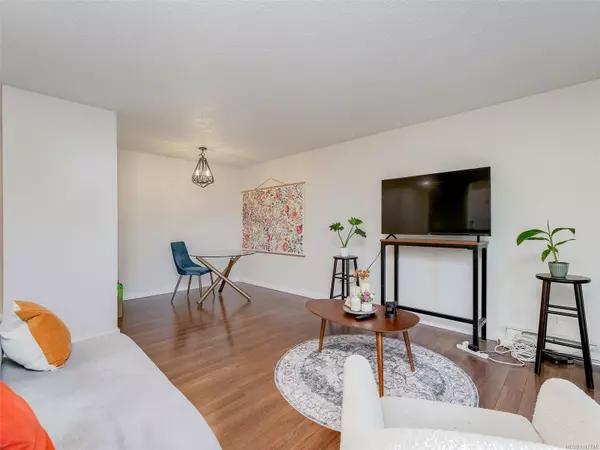 Saanich, BC V8X 2X7,899 Darwin Ave #308