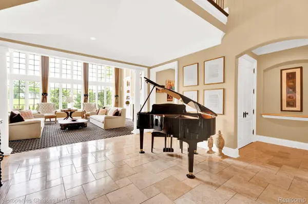 Bloomfield Hills, MI 48304,3715 Lahser RD