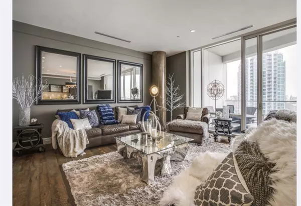 Dallas, TX 75219,2408 Victory Park Lane #1034