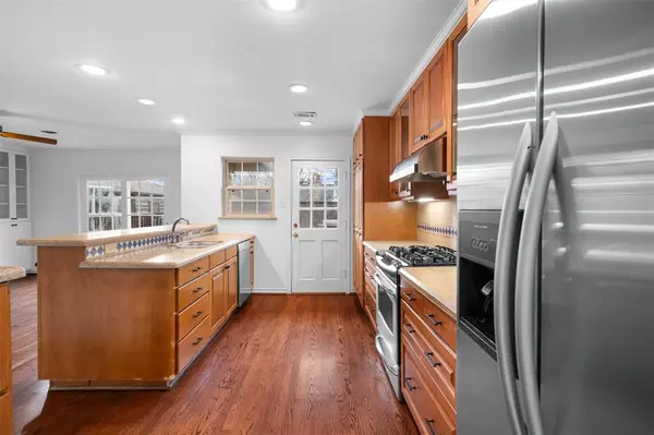 Dallas, TX 75238,9651 Leaside Drive