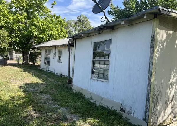 Dallas, TX 75210,4222 Carl Street