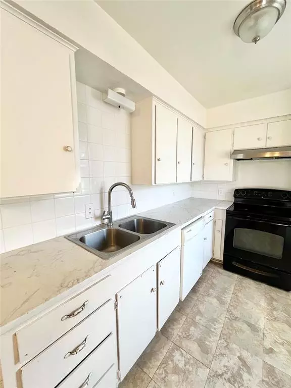 Grand Prairie, TX 75050,2427 January Lane