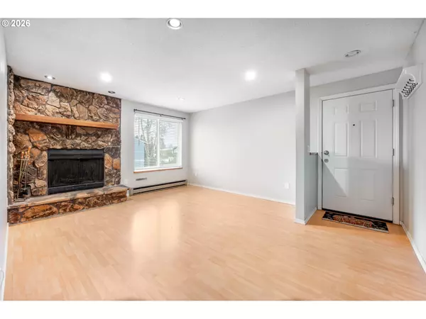 Hillsboro, OR 97123,2330 SE BROOKWOOD AVE #206