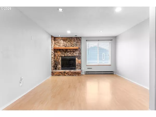 Hillsboro, OR 97123,2330 SE BROOKWOOD AVE #206