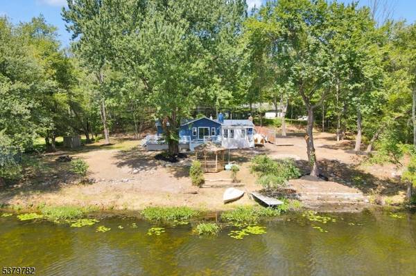 121 W Shore Dr, Hampton Twp., NJ 07860