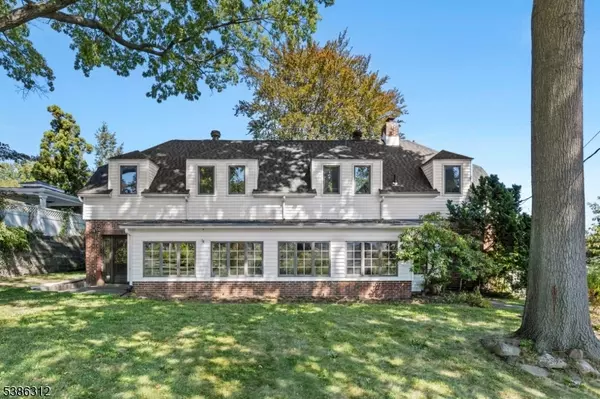 16 Lynn Dr, Clifton City, NJ 07013