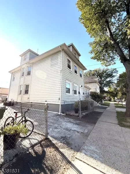 Roselle Boro, NJ 07203,1204 Warren St