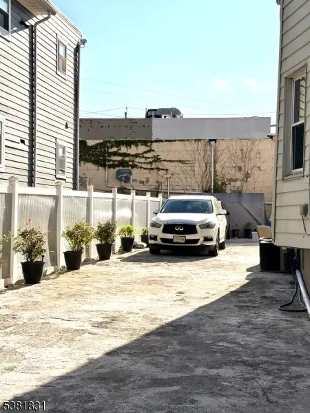 Roselle Boro, NJ 07203,1204 Warren St