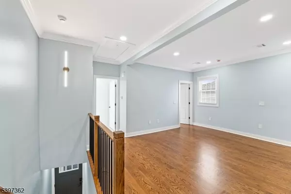 Nutley Twp., NJ 07110,8 Essex St