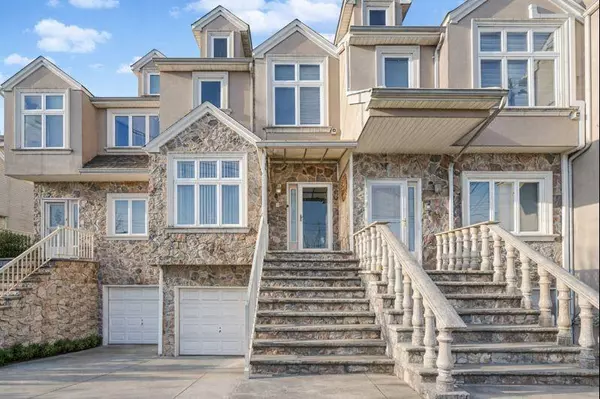 16 Colon AVE, Staten  Island, NY 10308