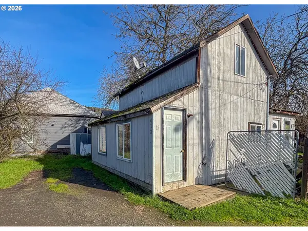 413 NE NASH ST, Roseburg, OR 97470