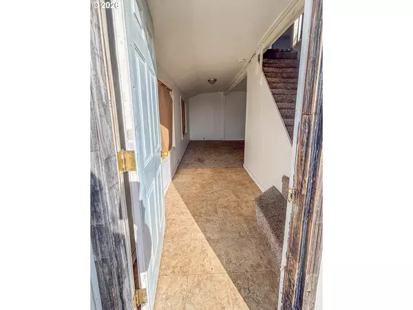 Roseburg, OR 97470,413 NE NASH ST