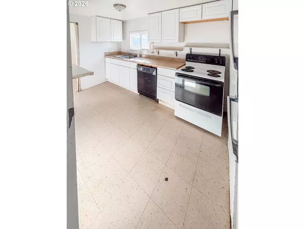 Roseburg, OR 97470,413 NE NASH ST