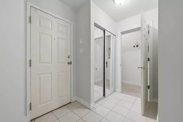 Calgary, AB T2R 0S1,820 15 AVE SW #402