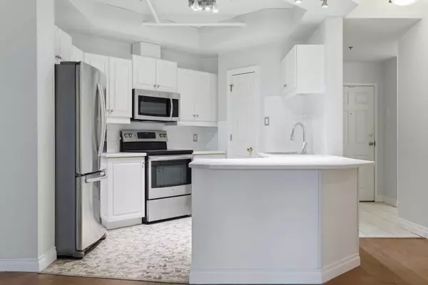 Calgary, AB T2R 0S1,820 15 AVE SW #402