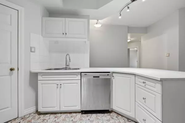 Calgary, AB T2R 0S1,820 15 AVE SW #402