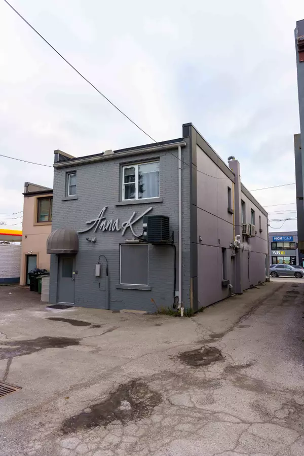 Toronto C04, ON M5M 4A1,1966 Avenue RD #Ground Floor