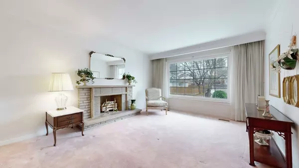 Toronto C15, ON M2K 2H3,34 Tollerton AVE