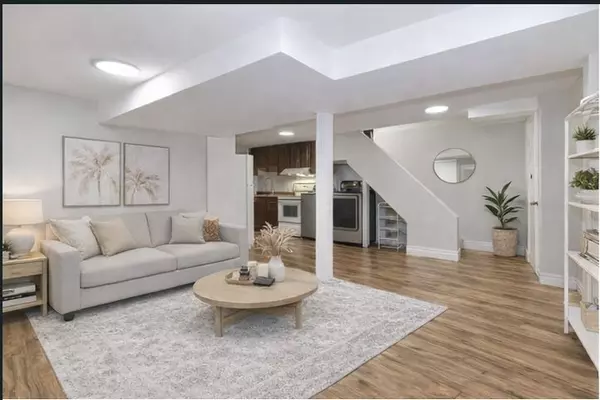 Ajax, ON L1S 3Z8,36 Plumridge CT #B