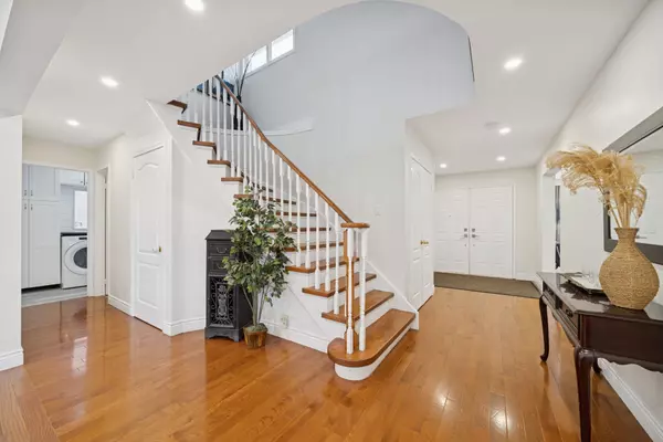 Oshawa, ON L1J 8K1,724 Barnes CRES