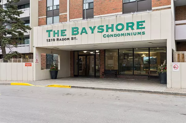 Pickering, ON L1W 2Z3,1210 Radom ST #209