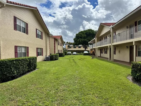 Coral Springs, FL 33065,3590 N University Dr #V-6