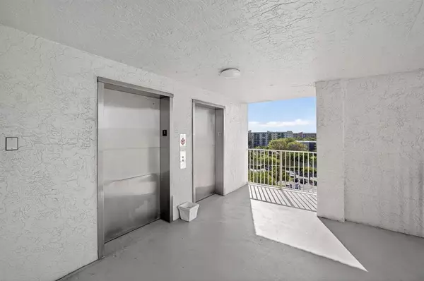 Pompano Beach, FL 33069,2215 Cypress Island Dr #803