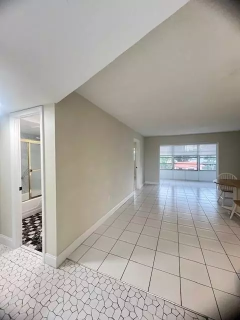 Sunrise, FL 33322,8515 Sunrise Lakes Blvd #303