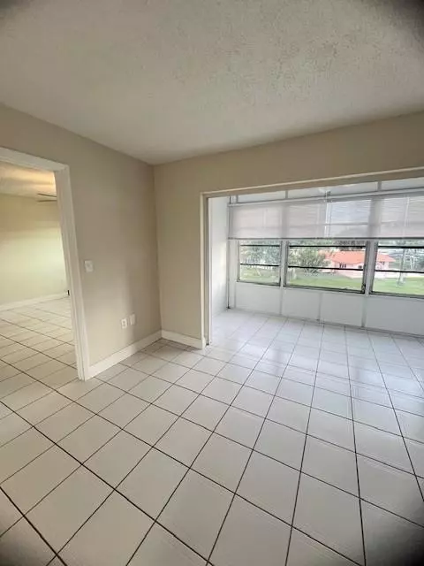 Sunrise, FL 33322,8515 Sunrise Lakes Blvd #303
