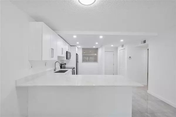 Lauderhill, FL 33319,3751 Environ Blvd #243