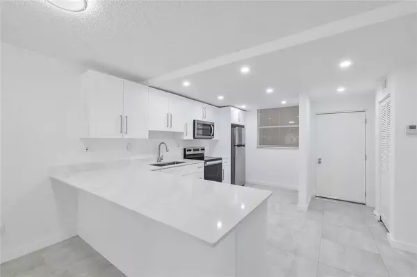 Lauderhill, FL 33319,3751 Environ Blvd #243