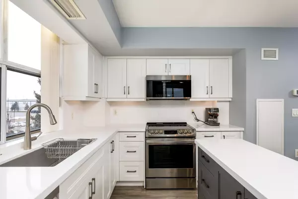 Vaughan, ON L4K 5N7,2500 Rutherford RD #317