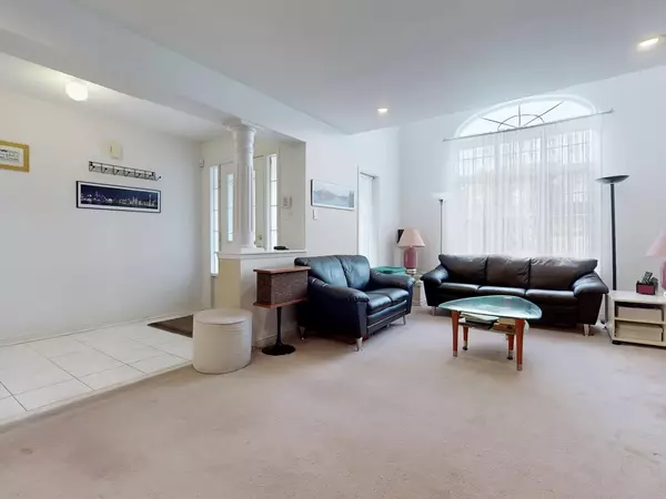 Markham, ON L3S 4E9,82 Littleleaf CRES