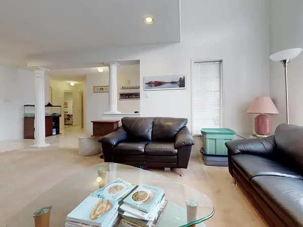 82 Littleleaf CRES, Markham, ON L3S 4E9