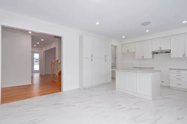 Wasaga Beach, ON L9Z 0N1,176 Roseanne CIR