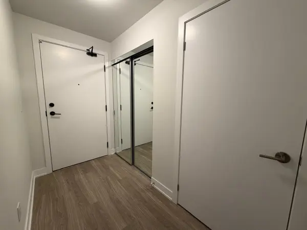 Mississauga, ON L5B 0L6,430 Square One DR #2209