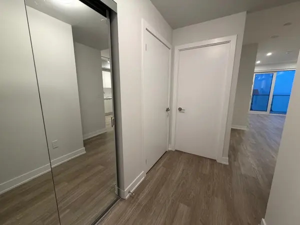 Mississauga, ON L5B 0L6,430 Square One DR #2209