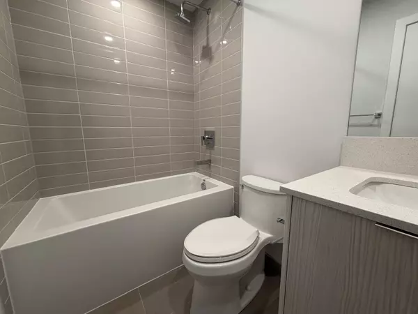 Mississauga, ON L5B 0L6,430 Square One DR #2209