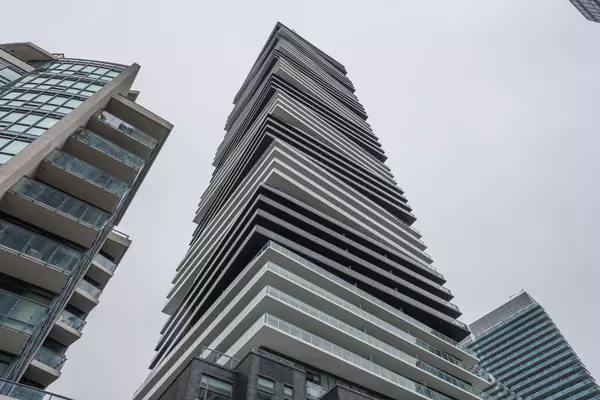 Toronto W06, ON M8V 0C8,56 ANNIE CRAIG DR #3903